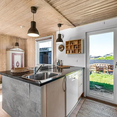 Amazing In With 3 Bedrooms *